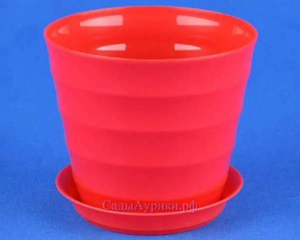 Горшок пластиковый Лаура, красное, 11,5х10см, 0,7л; Россия