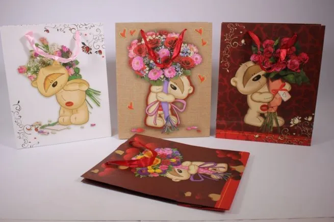 Сумка подарочная люкс Мишки с букетом 29L 26х32х10см ; Китай