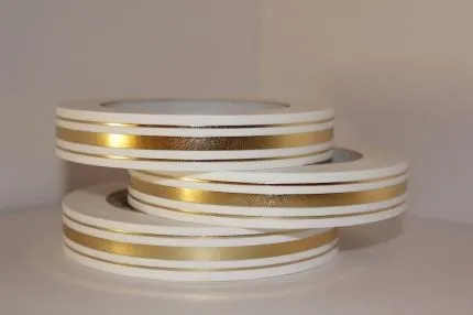 Лента пластик с золотой полоской, 2смх45м; Россия