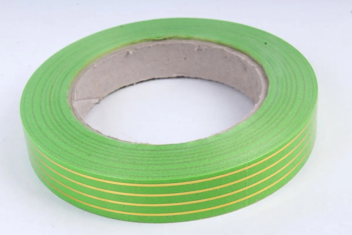 Лента пластик с золотой полоской, 2смх45м; Россия