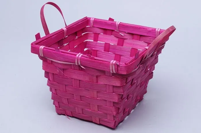 картинка Корзина плетеная (бамбук), розовая, 16хH12 от магазина Флоранж