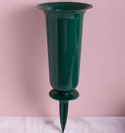Вазон для цветов пластиковый под срезку с колышком, зеленый, 140мм*370мм; Россия